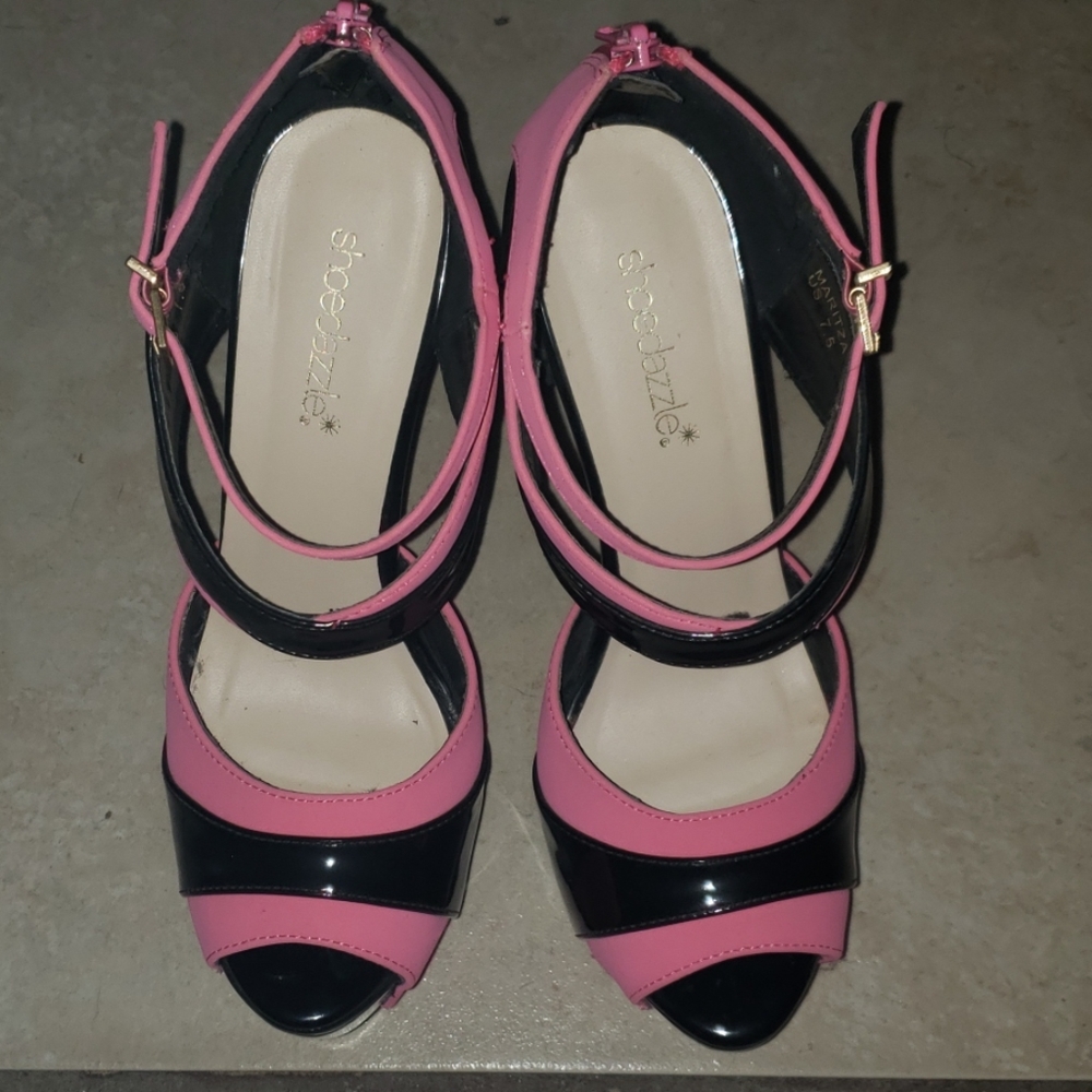 Shoes - Picture 7 of 8